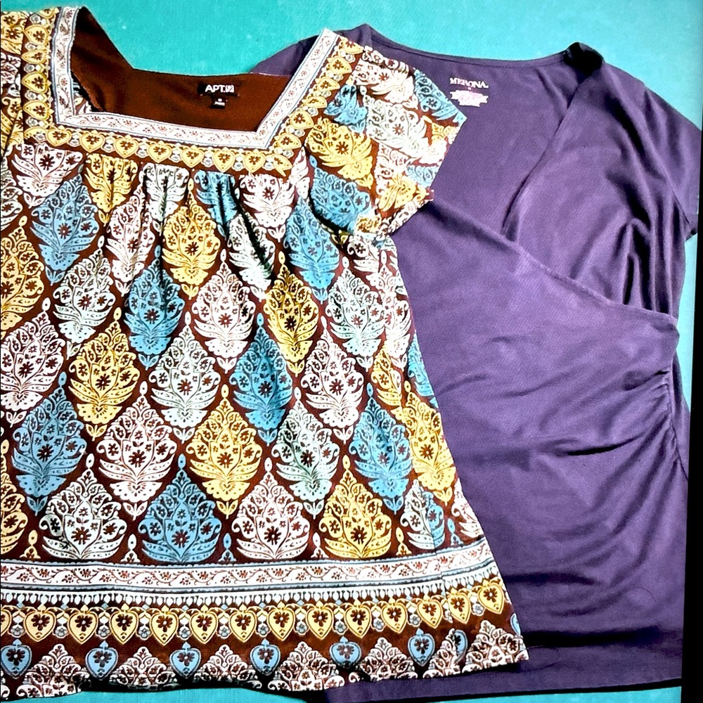 Bundle of 2 Tops Size Medium